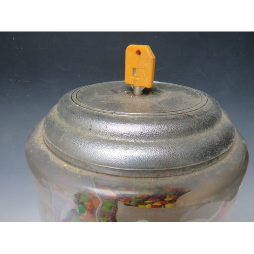 514 - A VINTAGE STYLE METAL AND PLASTIC GUMBALL MACHINE, (currently containing Skittles), complete with ke... 