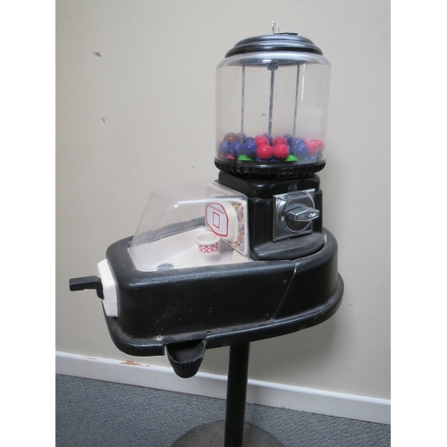 515 - A BEAVER SHOOTING HOOP GUMBALL VENDING MACHINE ON STAND, black finish, with key, H 112 cm