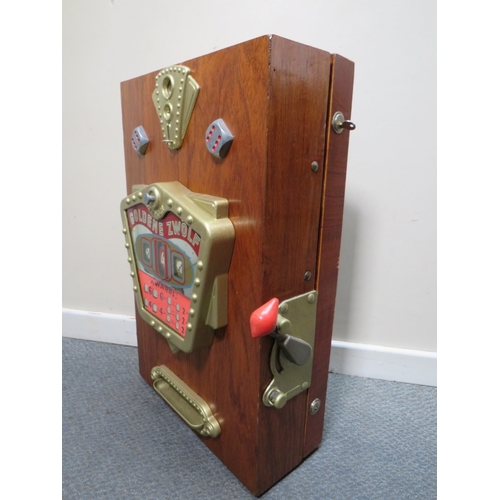 521 - A VINTAGE GOLDEN ZWOLF (12) WOOD CASED WALL MOUNTED ONE ARM BANDIT ARCADE MACHINE, working on pennie... 