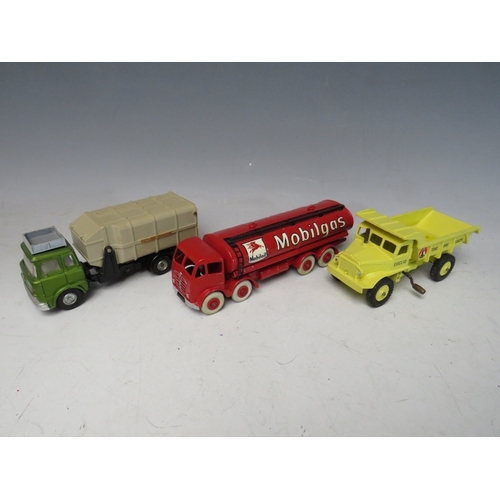 442 - A COLLECTION OF NINE DINKY VEHICLES, to include 20 lorry mounted crane, Coles mobile crane, Motocart... 