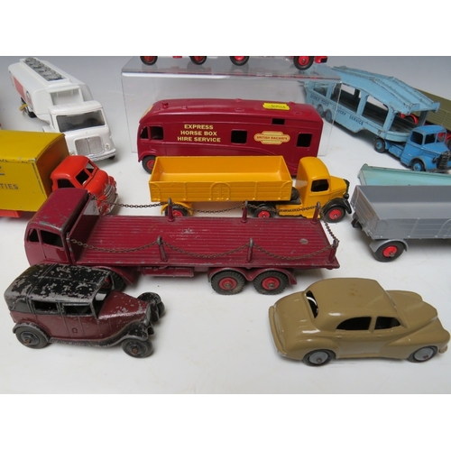 445 - A TRAY CONTAINING SEVENTEEN DINKY VARIOUS VEHICLES, to include horsebox, Pullmore car transporters, ... 