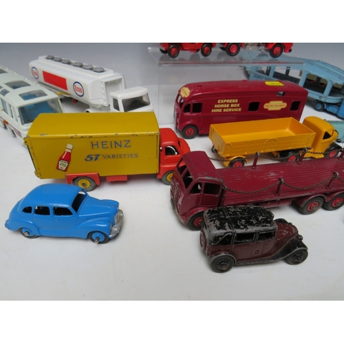 445 - A TRAY CONTAINING SEVENTEEN DINKY VARIOUS VEHICLES, to include horsebox, Pullmore car transporters, ... 