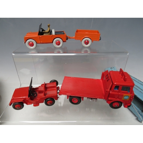 445 - A TRAY CONTAINING SEVENTEEN DINKY VARIOUS VEHICLES, to include horsebox, Pullmore car transporters, ... 