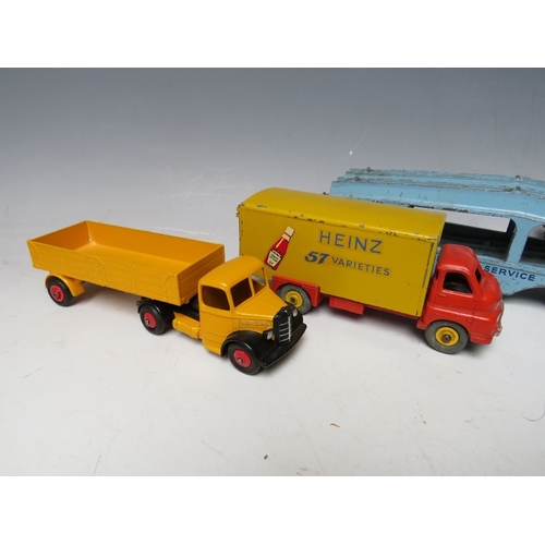 445 - A TRAY CONTAINING SEVENTEEN DINKY VARIOUS VEHICLES, to include horsebox, Pullmore car transporters, ... 