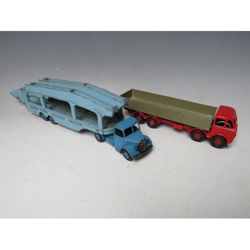 445 - A TRAY CONTAINING SEVENTEEN DINKY VARIOUS VEHICLES, to include horsebox, Pullmore car transporters, ... 