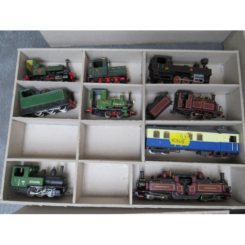 398 - A TRAY OF MIXED SCALE ROLLING STOCK AND STEAM LOCOMOTIVES, to include some 00 gauge