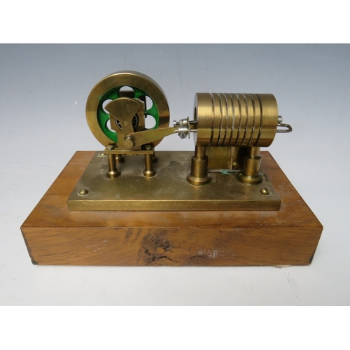 381 - A FLAME / VACUUM ENGINE ON WOODEN PLINTH, with build plans