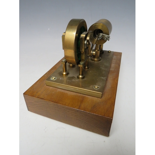 381 - A FLAME / VACUUM ENGINE ON WOODEN PLINTH, with build plans