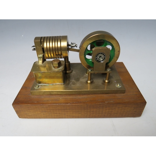 381 - A FLAME / VACUUM ENGINE ON WOODEN PLINTH, with build plans