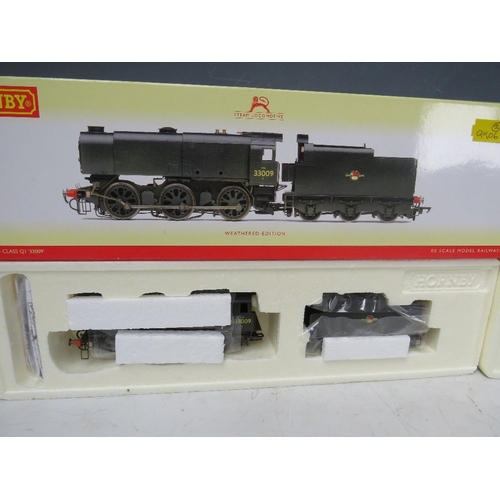 402 - A PAIR OF BOXED HORNBY 00 GAUGE STEAM LOCOMOTIVES WITH TENDERS, to include Class Q1 locomotive, C8, ... 