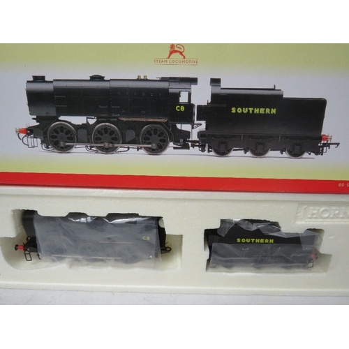 402 - A PAIR OF BOXED HORNBY 00 GAUGE STEAM LOCOMOTIVES WITH TENDERS, to include Class Q1 locomotive, C8, ... 