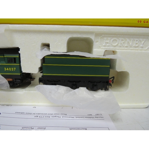 403 - A BOXED HORNBY OO GAUGE SCALE STEAM LOCOMOTIVE WITH TENDER, West Country class 'Clovelly' BR 4-6-2, ... 