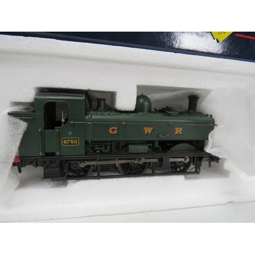 407 - THREE BOXED BACHMANN 00 GAUGE SCALE TANKS, to include  32200A Pannier tank 6752 GWR green, 32202A Pa... 