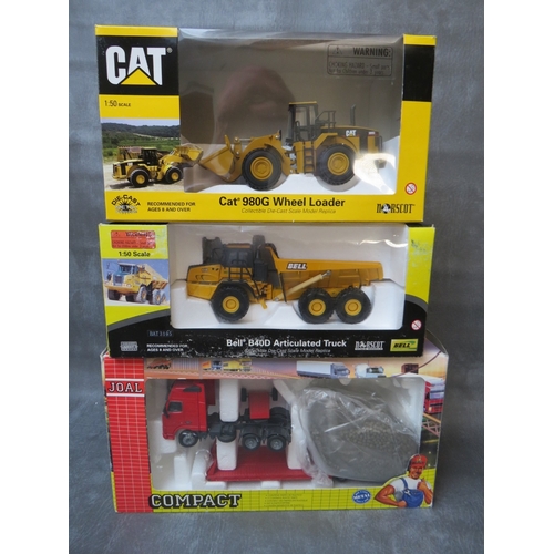 476 - FIVE BOXED DIE CAST VEHICLES, to include 1:50 scale CAT 980G wheel loader, 1:50 scale Bell B40D arti... 