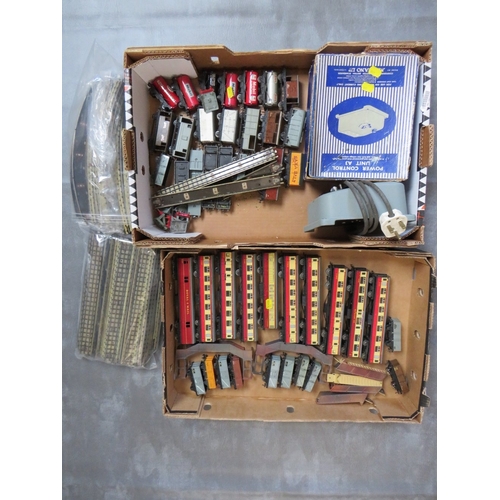 414 - TWO TRAYS OF HORNBY DUBLO ITEMS, to include ten carriages, 33 pieces of rolling stock (tankers, cove... 