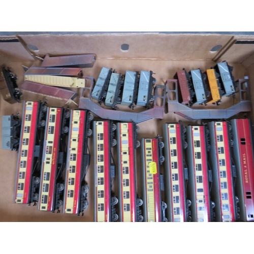 414 - TWO TRAYS OF HORNBY DUBLO ITEMS, to include ten carriages, 33 pieces of rolling stock (tankers, cove... 