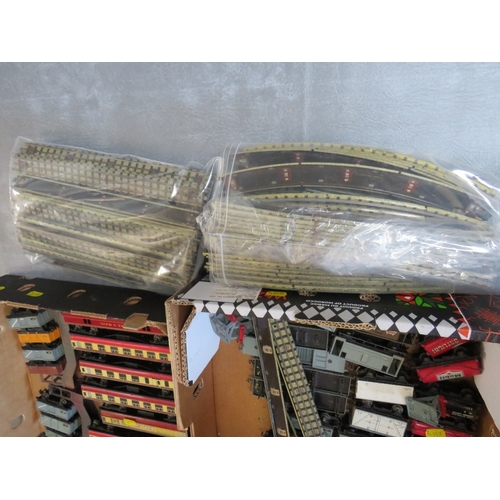 414 - TWO TRAYS OF HORNBY DUBLO ITEMS, to include ten carriages, 33 pieces of rolling stock (tankers, cove... 