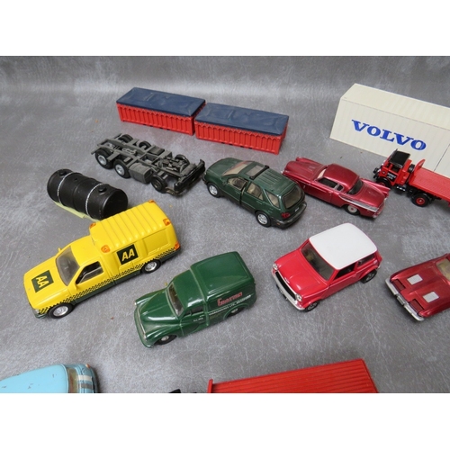 485 - A TRAY OF UNBOXED DIE CAST, to include  mainly Corgi examples, together with some lorry trailer back... 