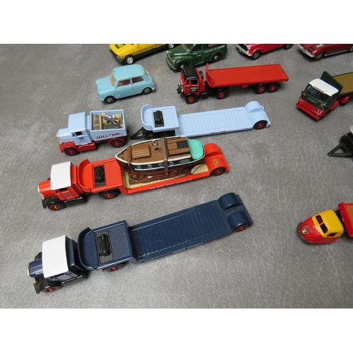 485 - A TRAY OF UNBOXED DIE CAST, to include  mainly Corgi examples, together with some lorry trailer back... 