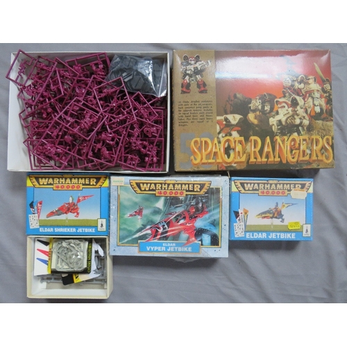 431 - A TRAY CONTAINING MAINLY WARHAMMER ITEMS, to include boxed Eldar Vyper Jet Bike, boxed Eldar Shrieke... 