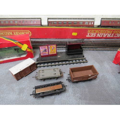 418 - A BOXED HORNBY 00 GAUGE LMS EXPRESS PASSENGER SET, to include Duchess of Sutherland steam locomotive... 