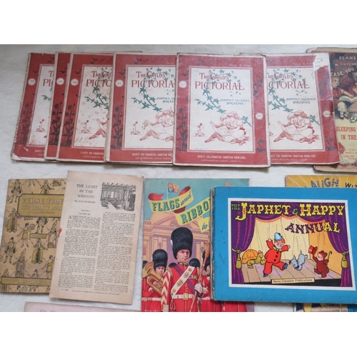 200 - A TRAY OF VINTAGE MAGAZINES, to include 'The Childs Pictorial', 'Rosebud', etc.