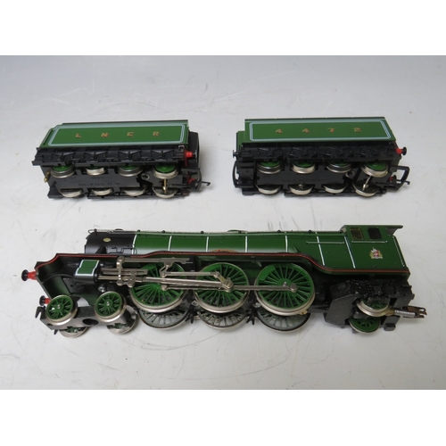 416 - A BOXED HORNBY 00 GAUGE LIMITED EDITION FLYING SCOTSMAN SET R075