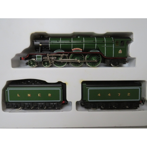 416 - A BOXED HORNBY 00 GAUGE LIMITED EDITION FLYING SCOTSMAN SET R075