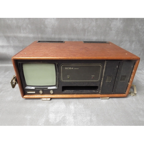 495 - AN EARLY SC84 TYPE PORTABLE COMPUTER, housed in wooden case A/F