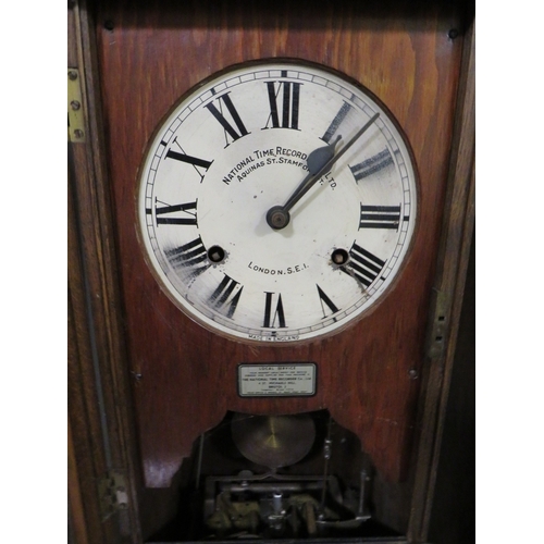 506 - A NATIONAL TIME RECORDER OAK CASED CLOCKING IN CLOCK, H 84 cm