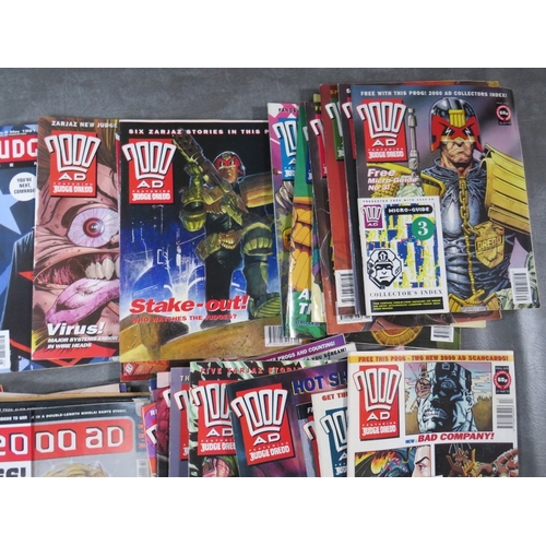 351 - A TRAY OF 2000AD COMICS FEATURING JUDGE DREDD