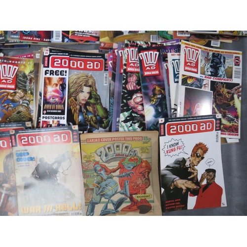 351 - A TRAY OF 2000AD COMICS FEATURING JUDGE DREDD