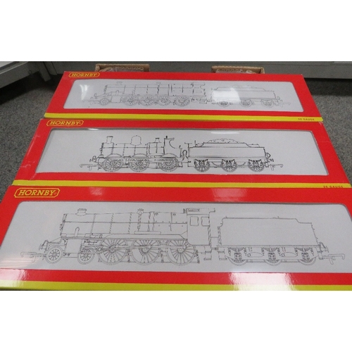 405 - THREE BOXED HORNBY 00 GAUGE SCALE LOCOMOTIVES, to include County Of Canarvon 1010, BR 4-6-0, R2391, ... 