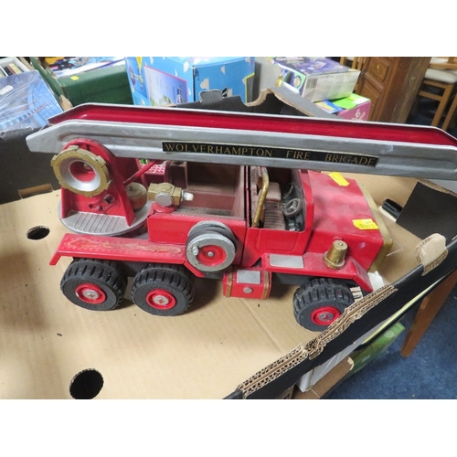 488 - A LARGE SCALE MECCANO FIRE ENGINE, and two larger scale scratch built wood and metal articulated lor... 