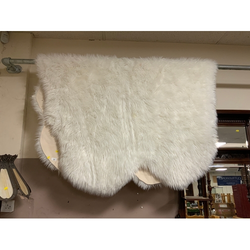 725 - A large show home, modern sheepskin style rug approx 220 x 140 cm