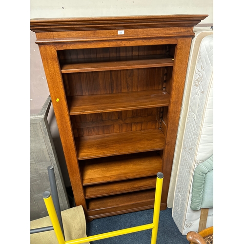 741 - A large heavy oak open floor standing bookcase H 200 cm W 112 cm