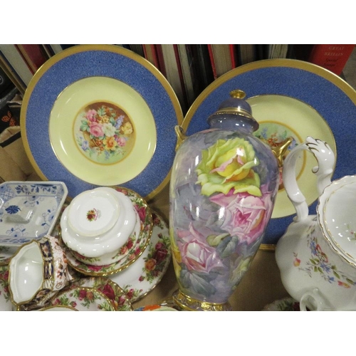 100 - A TRAY OF ASSORTED CERAMICS TO INCLUDE ROYAL ALBERT OLD COUNTRY ROSES ETC