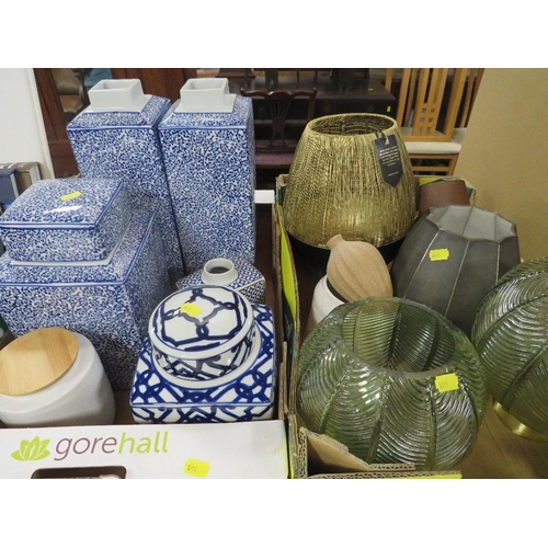 142 - TWO TRAYS OF ASSORTED HOUSEHOLD DECORATIVE ITEMS TO INCLUDE BLUE & WHITE CERAMICS, GLASS VASES ETC