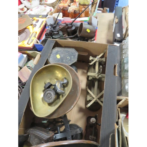 160 - TWO TRAYS OF ASSORTED METALWARE TO INCLUDE SCALES, WEIGHTS AND OIL CANS ETC