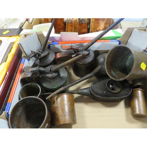 160 - TWO TRAYS OF ASSORTED METALWARE TO INCLUDE SCALES, WEIGHTS AND OIL CANS ETC