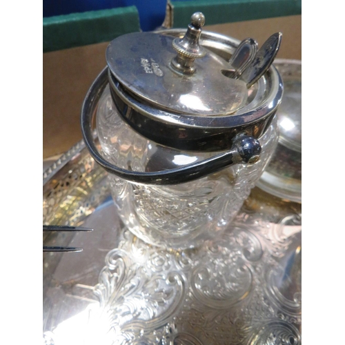 171 - A TRAY OF SILVER PLATED WARE TO INCLUDE A PIERCED TWIN HANDLED GALLERY TRAY