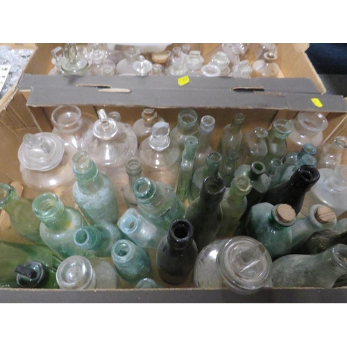 185 - FOUR TRAYS OF ASSORTED CHEMISTS, SCIENTIFIC AND OTHER BOTTLES