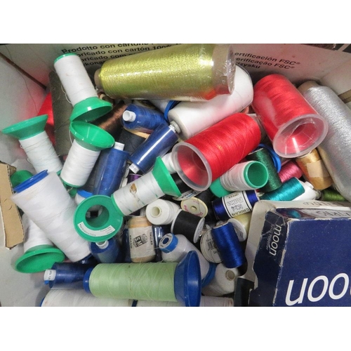 189 - A LARGE BOX OF ASSORTED SEWING THREADS