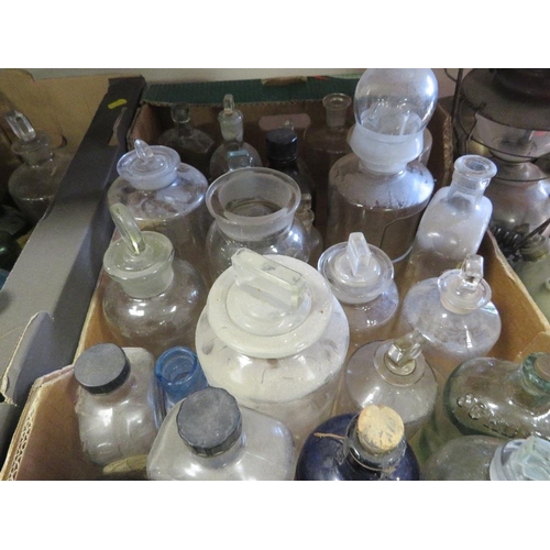 191 - THREE TRAYS OF ASSORTED CHEMISTS BOTTLES TO INCLUDE POISON EXAMPLES