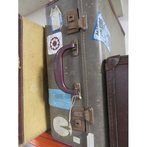 210 - SIX PIECES OF VINTAGE LUGGAGE