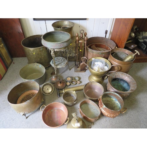 212 - A QUANTITY OF VINTAGE METAL WARE TO INCLUDE BRASS COVERED COALBOX, VINTAGE BELL ETC