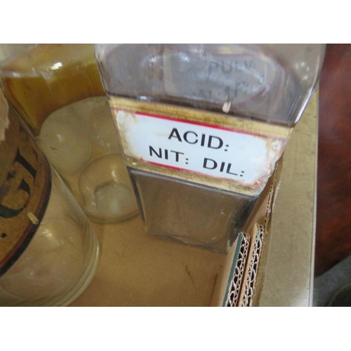 213 - A QUANTITY OF LABELLED CLEAR APOTHECARY BOTTLES