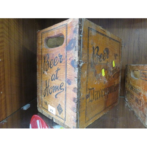 219 - A VINTAGE DAVENPORTS WOODEN BEER BOTTLE CRATE