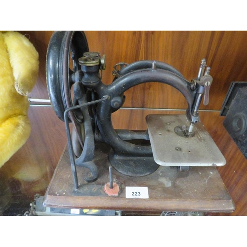 223 - A VINTAGE WILCOXS & GIBBS SEWING MACHINE A/F