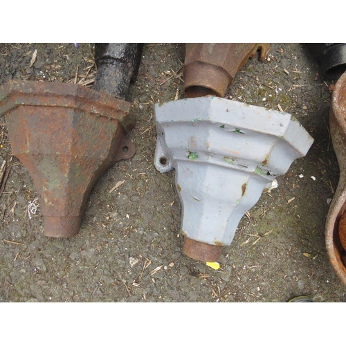 612 - A SELECTION OF CAST IRON DRAIN / GUTTER WATER HOPPERS TOGETHER WITH A TROUGH/ PLANTER